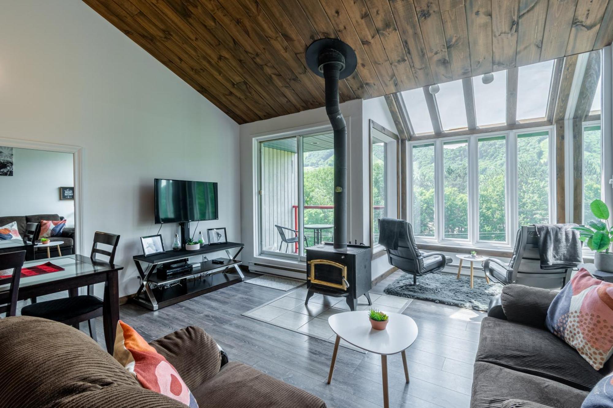 Superbe Condo Face Aux Pentes De Ski Stoneham!!! Екстер'єр фото